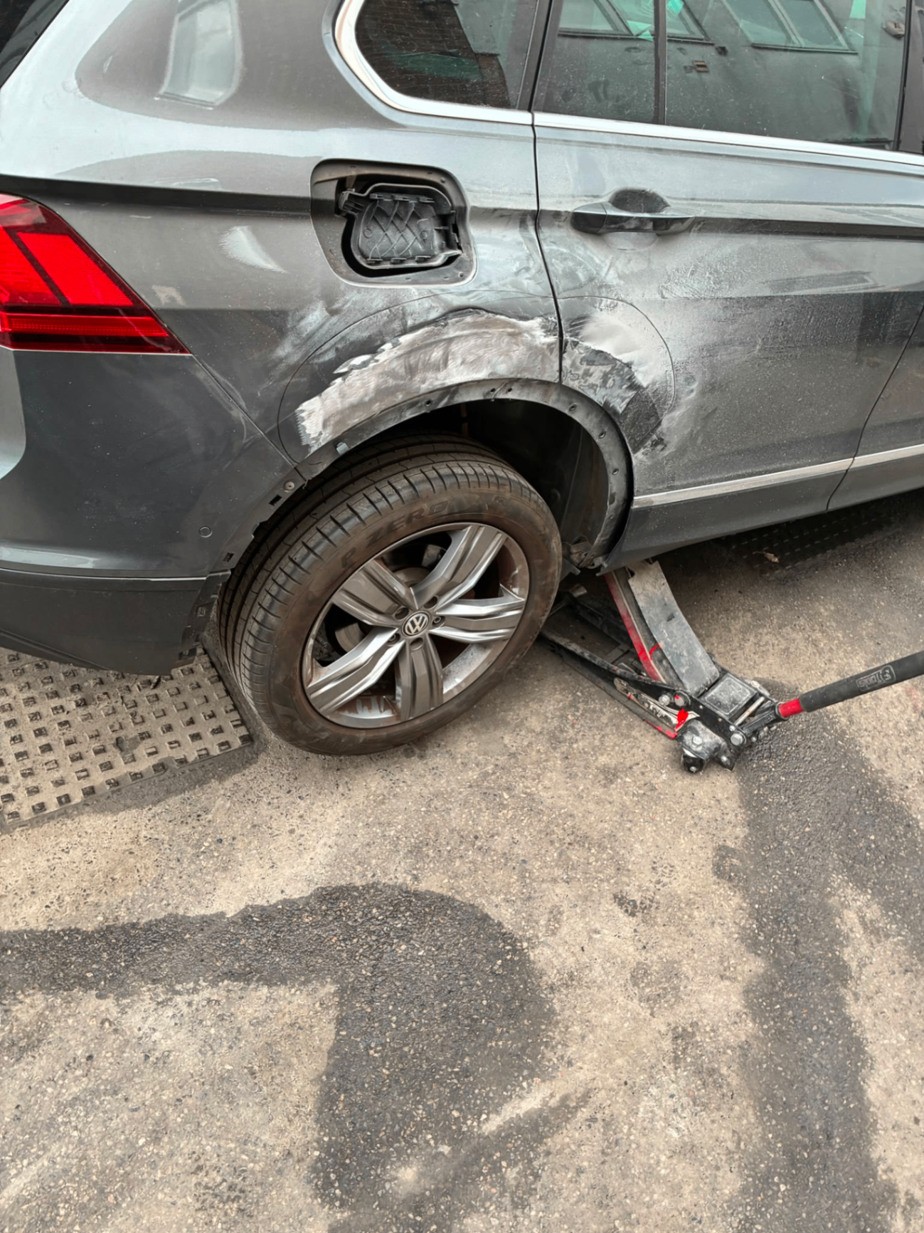 VW Tiguan, panel filler and prep