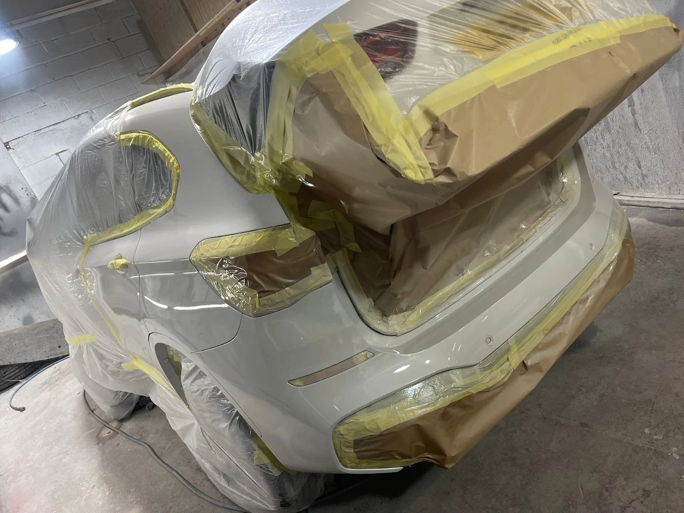 BMW X-Series, rear-end masked for paint